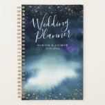 Mariage personnalisé en or bleu marine<br><div class="desc">Elégant planificateur pour votre mariage à thème marine or! L'arrière - plan est un tableau abstrait à l'aquarelle peint à la main à l'ombre bleu marine. Il y a de la fausse parties scintillant en or sur le dessus et le bas. Le texte dit "Wedding planner" dans la police de...</div>