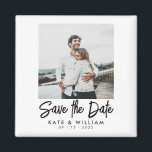 Mariage photo moderne simple Enregistrer la date<br><div class="desc">Une simple photo moderne enregistrer l'aimant de date. Personnalisez ce design minimaliste pour avoir vos informations personnelles et votre message.</div>
