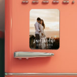 Mariage photo moderne simple et élégant Enregistre<br><div class="desc">Mariage enregistrer la date les magnets présentent votre photo et enregistrer les détails de la date en lettres chic.</div>