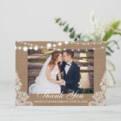Mariage rustique Burlap Lights Lace Photo Merci (Debout devant)