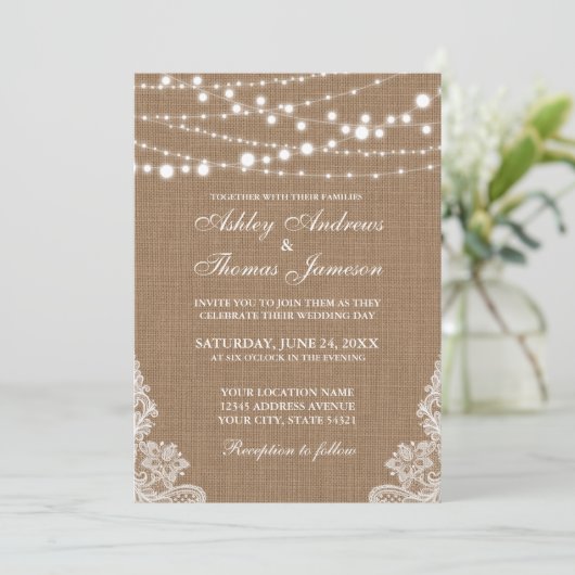 Mariage Rustique Burlap String Lights Invitation d (Debout devant)