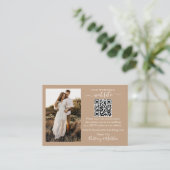 Mariage Site Web QR Photo Taupe Enclôture Carte (Debout devant)