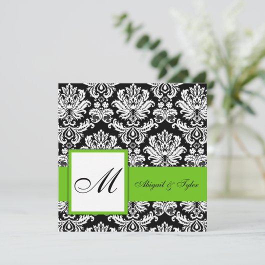 Mariage vert Monogramme Damask Invitation (Debout devant)