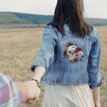 Mariée ou mourir crâne floral Chic gothique Bachel<br><div class="desc">Rien ne crie "Je le fais !" comme un mariage gothique inspiré d'Halloween. Notre belle veste en denim de douche nuptiale Bride ou Die présente notre propre crâne d'aquarelle peint à la main ainsi que nos belles fleurs gothiques, rouges, roses et noires peintes à la main. Ajoutez votre monogramme affiché...</div>