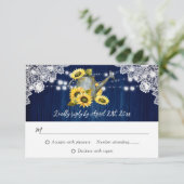 Marine Blauwe Zonnebloem Watering Can Wood Wedding RSVP Kaartje (Staand voorkant)