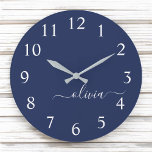 Marine Bleu Blanc moderne Script Girl Monogramme N<br><div class="desc">Monogramme simple bleu marine et blanc Nom Horloge. Cela rend le cadeau parfait pour 16 ans,  mariage,  douche nuptiale,  anniversaire,  baby shower ou bachelorette pour quelqu'un qui aime le luxe glam et les styles chic.</div>