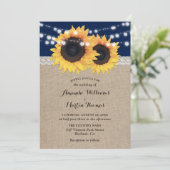 Marine Blue Burlap Sunflower Invitations de mariag (Debout devant)
