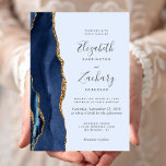 Marine Gold Agate Pale Blue Faire-part de mariage<br><div class="desc">Le bord gauche de cette élégante faire-part de mariage moderne est orné d'une bordure en aquarelle bleu marine ornée d'une parties scintillant en faux or. Le texte personnalisable combine écriture manuscrite, copperplate et polices italiques en gris fusain sur un arrière - plan bleu pâle. L'envers est assorti d'un design d'agate...</div>