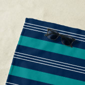 Marine, Turquoise & White Stripes Beach Serviette (En situation)