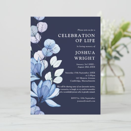 Marineblauw Bloemen Viering van het Leven Uitvaart Kaart (Staand voorkant)