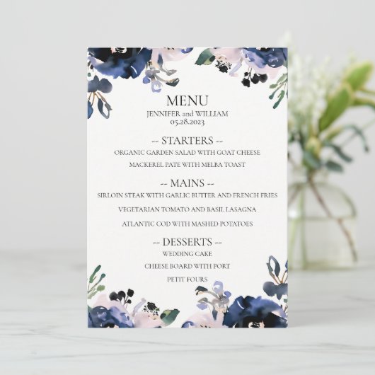 Marineblauw en Bord Roze Elegant Bloemenbruiloft Menu (Staand voorkant)