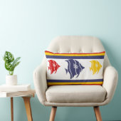marineblauw, geel en rode vis op wit kussen (Stoel)