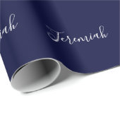 Marineblauwe kleur effen moderne eigen naam callig cadeaupapier (Rol Hoek)