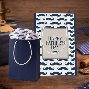Marineblauwe Snor Patroon Gelukkige Vaderdag Medium Cadeauzakje