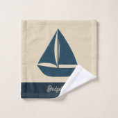 marineblauwe zeilboot & Monogram Beige kusthuis Bad Handdoek (Wasdoekje)