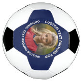 Marinegrens met foto en tekst rond een cirkel voetbal (Gedraaid)