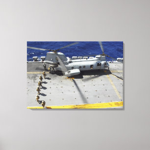 Marines aan boord van een CH-46E Zee Knight-heliko Canvas Afdruk