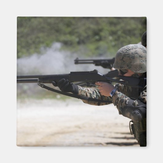 Mariniers die geweren schieten magneet (Voorkant)