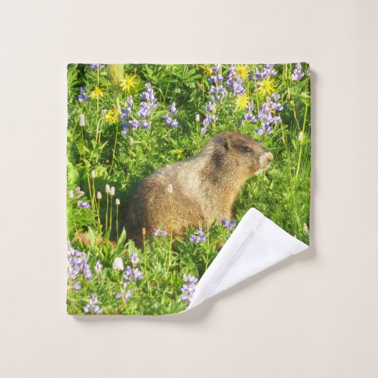 Marmot dans le Mont Rainier Fleurs sauvages (Gant de toilette)