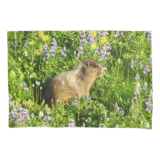 Marmot in Mount Rainier Wildbloemen Kussensloop (Voorkant)