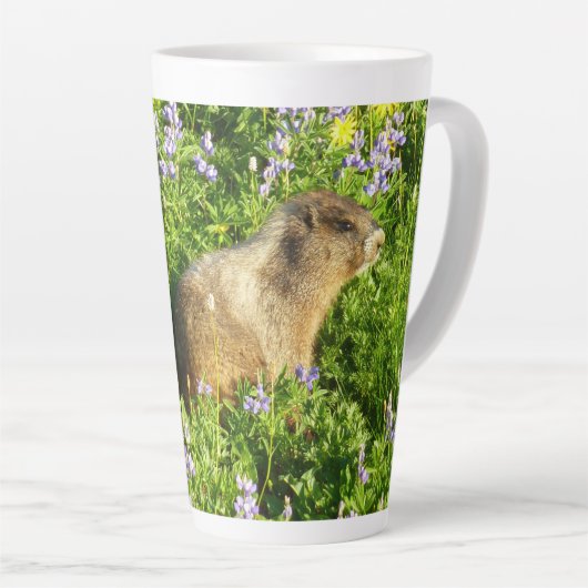 Marmot in Mount Rainier Wildbloemen Latte Mok (Rechterhoek)