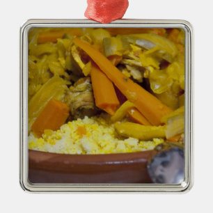 Marokko, Tetouan. Traditioneel Marokkaans gerecht  Metalen Ornament
