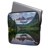 Maroon Bells Laptop Sleeve (Voorkant Links)