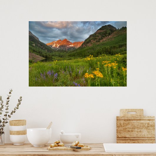 Maroon Bells reflecteert in Calm Maroon Lake Poster (Keuken)