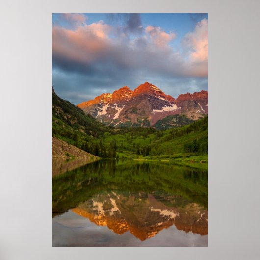 Maroon Bells Weerspiegelen in Rustige Maroon Lake Poster (Voorkant)
