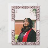 Maroon Damask Pattern Foto Afstuderen Invitation Kaart (Achterkant)