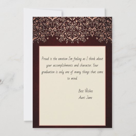 Maroon en Goud Gefeliciteerd Afstudeerder Kaart (Achterkant)