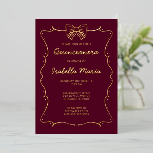 Maroon Gold Foil Quinceañera Invitation main tirée (Debout devant)