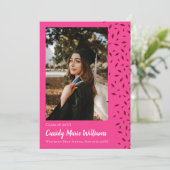 Maroon Pink Confetti Afstuderen Aankondiging (Staand voorkant)