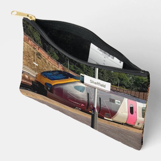 Maroon-trein Etui (Open)