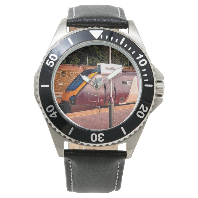 Maroon-trein Horloge (Voorkant)