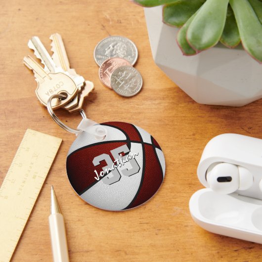 maroon wit team kleuren jongens basketbal sleutelhanger (Bureau)