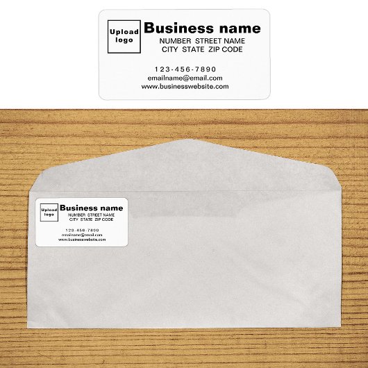 Marque commerciale sur Étiquette de adresse blanc