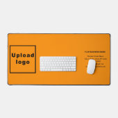 Marque d'affaires sur le tapis orange de bureau co (Clavier et souris)