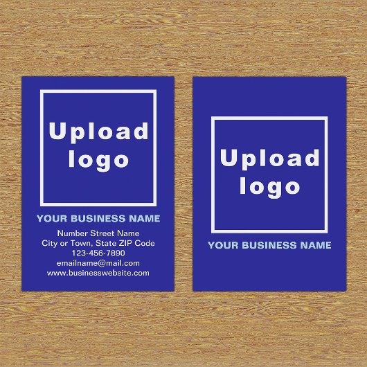 Marque d'affaires sur petite carte bleue Portrait