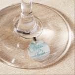 Marque-verres Île Breeze Plage Peint Soeur Personnalisée<br><div class="desc">Island Breeze Painted Beach Scene, avec Ocean Waves, Sandy Beach et Palm Trees, avec un beau ciel bleu turquoise. Avec Des Polices De Script De Typographie Moderne. Une Plage Tropicale D'Été Ou Un Design De Mariage De Destination - Soeur Personnalisée Charme Monogramme Vin En Verre ! ~ Regardez ma boutique...</div>
