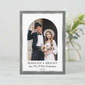 Married and Bright Arch Photo Black White Plaid Feestdagenkaart (Staand voorkant)