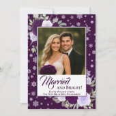 Married & Bright Purple Roses Festive Newlyweds Feestdagenkaart (Voorkant)
