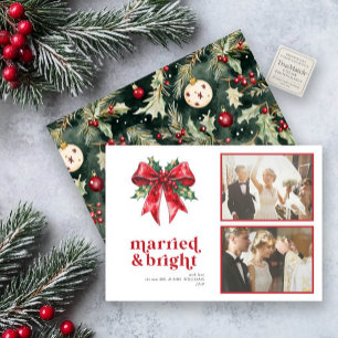 Married & Bright Red Bow Holly Pas getrouwd 2 Foto Feestdagenkaart