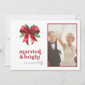 Married & Bright Red Bow Holly Pas getrouwd Foto Feestdagenkaart (Voorkant)