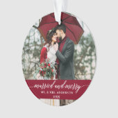 Married en Merry Wedding Calligraphy Burgundy Ornament (voorkant)