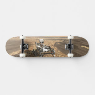 Mars 2020 Rover op het oppervlak van Mars. Skateboard