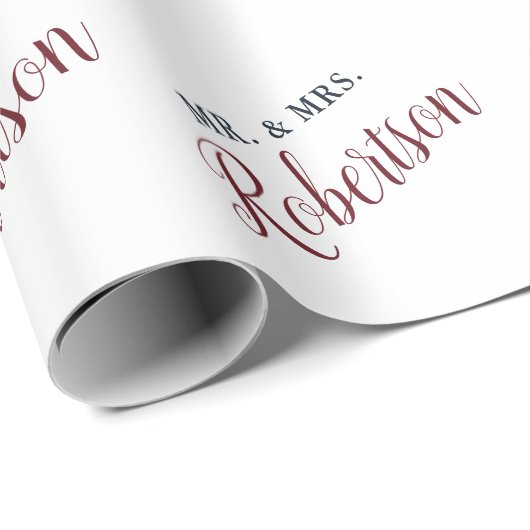 Marsala Red Script Mr & Mrs Wedding Personalized Cadeaupapier (Rol Hoek)