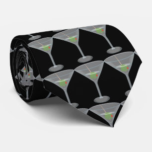 martini met olijven. zwarte achtergrond stropdas