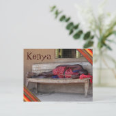 Masai Moran dormant sur la carte postale du Kenya (Debout devant)