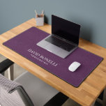 Masculine en cuir violet Nom élégant personnalisé<br><div class="desc">Le design comprend une image graphique numérique pour simuler une texture en cuir et ce modèle peut être customisé pour répondre à toutes les occupations professionnelles. Ce carnet élégant et sophistiqué en faux cuir violet est un cadeau de bureau parfait pour les collègues. Idéal pour bureau de recherche professionnel ou...</div>